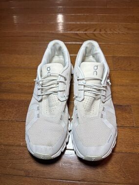 On Cloud 5 Running Shoes in off-white - W9.5
